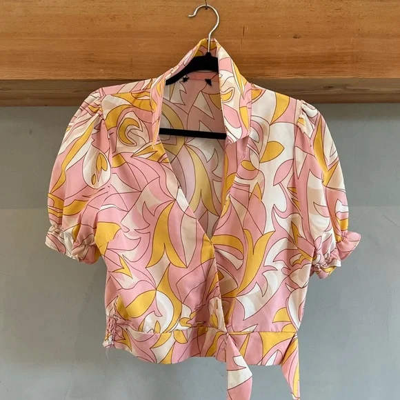 Milk & Honey Retro Floral Wrap Top / Size Small - Picture 1 of 3